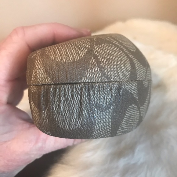 AUTHENTIC COACH SUNGLASS CASE WITH DUST CLOTH. - Picture 3 of 8